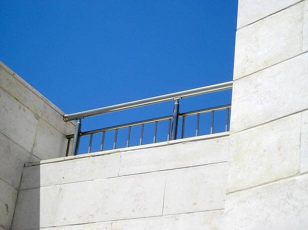 מאחז יד למרפסת בבניין פסגת חן, חיפה